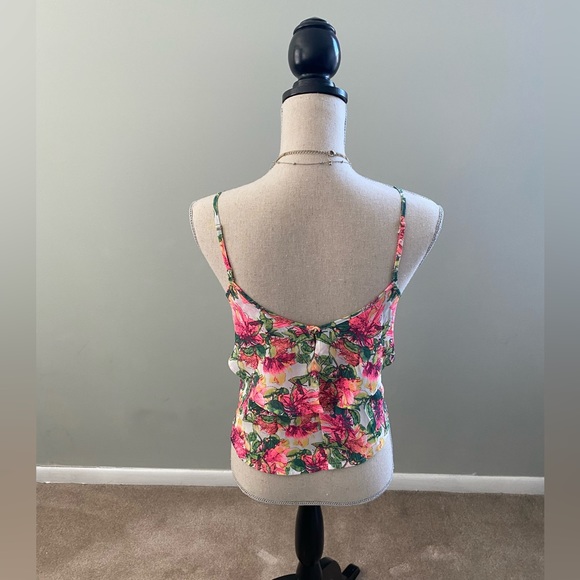 Astr woman’s crop top. - Picture 4 of 7